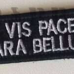 Parche de velcro con bordado.
