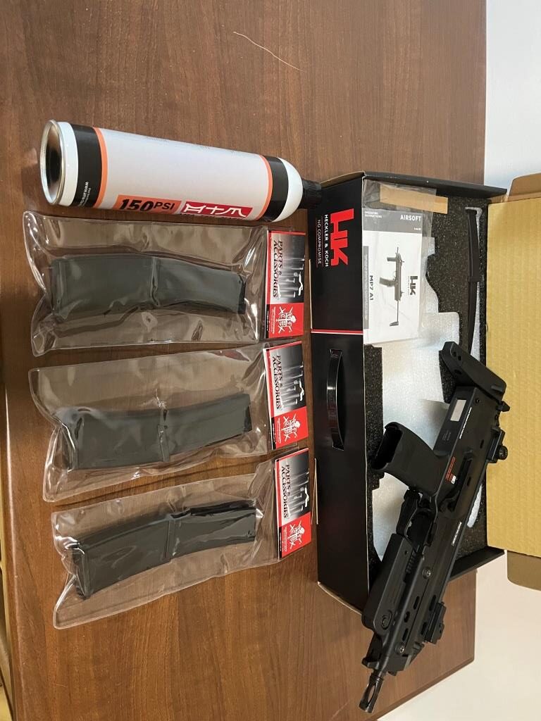Combo Pack 15: Fucile a Gas replica H&K MP7 A1 Gen.2 GBBR Umarex by VFC + 3 Mag 40rd Gbbr VFC (NERO)