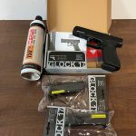 Paquete combinado 45: Pistola de gas Glock 17 GEN-5 escarillante Umarex de VFC (NERA) + 2Cargadores X Gas para pistola Glock 17 Gen-5 Umarex por VFC (NERI)